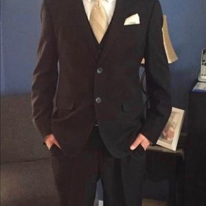 Egara suit Worn once
38 short jacket
32 waist